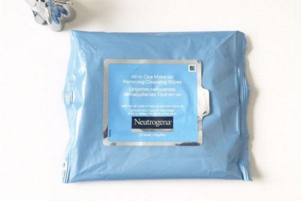 卸妝巾是直接卸妝嗎 卸妝巾的正確使用方法 卸妝巾是直接卸妝嗎 卸妝巾的正確使用方法