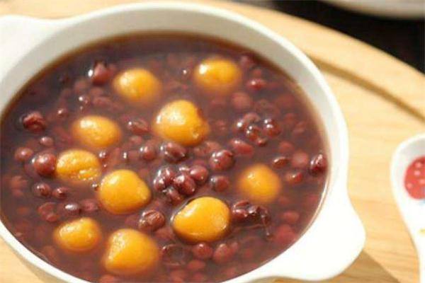 夏天喝紅豆湯好還是綠豆湯好 有這些講究 夏天喝紅豆湯好還是綠豆湯好 有這些講究