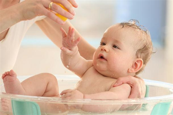 小兒支氣管炎會發(fā)燒嗎 小兒支氣管炎發(fā)燒怎么辦 小兒支氣管炎會發(fā)燒嗎 小兒支氣管炎發(fā)燒怎么辦