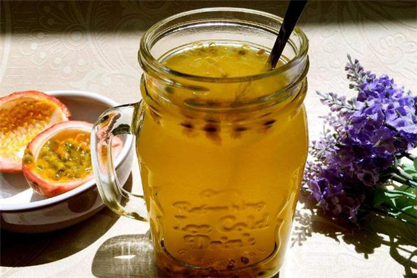 百香果可以和冰糖一起泡嗎 冰糖泡百香果的功效 百香果可以和冰糖一起泡嗎 冰糖泡百香果的功效