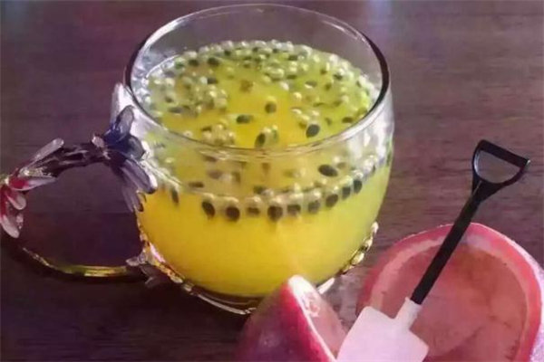 百香果可以和冰糖一起泡嗎 冰糖泡百香果的功效 百香果可以和冰糖一起泡嗎 冰糖泡百香果的功效
