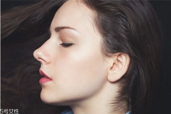 假體鼻子做完可以捏嗎 隆鼻多長時間可以正常捏鼻子 假體鼻子做完可以捏嗎 隆鼻多長時間可以正常捏鼻子