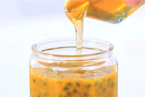 洛神花可以和百香果一起泡嗎 百香果洛神花茶做法 洛神花可以和百香果一起泡嗎 百香果洛神花茶做法