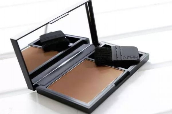 圓臉修容粉的用法圖解 關(guān)于修容的小tips 圓臉修容粉的用法圖解 關(guān)于修容的小tips