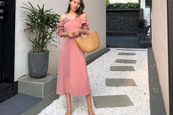 女生穿什么顏色裙子顯白 黃黑皮這樣挑選 女生穿什么顏色裙子顯白 黃黑皮這樣挑選