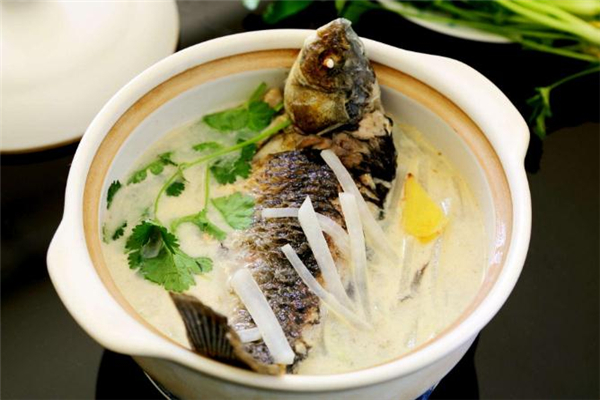 鯽魚湯可以隔夜喝嗎 鯽魚湯隔夜還能喝嗎 鯽魚湯可以隔夜喝嗎 鯽魚湯隔夜還能喝嗎