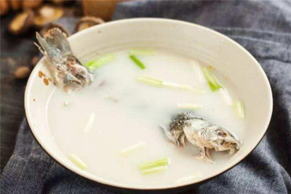 鯽魚湯為什么發(fā)苦 鯽魚湯是苦的怎么辦 鯽魚湯為什么發(fā)苦 鯽魚湯是苦的怎么辦