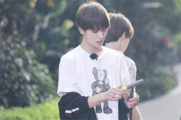 2019優(yōu)衣庫kaws會補貨嗎 優(yōu)衣庫kaws聯(lián)名遭瘋搶 2019優(yōu)衣庫kaws會補貨嗎 優(yōu)衣庫kaws聯(lián)名遭瘋搶