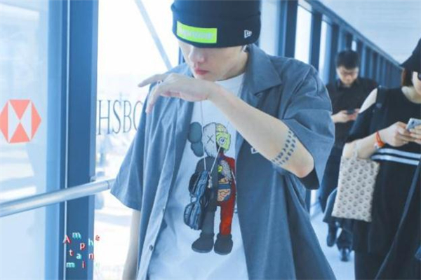 2019優(yōu)衣庫kaws會補貨嗎 優(yōu)衣庫kaws聯(lián)名遭瘋搶 2019優(yōu)衣庫kaws會補貨嗎 優(yōu)衣庫kaws聯(lián)名遭瘋搶