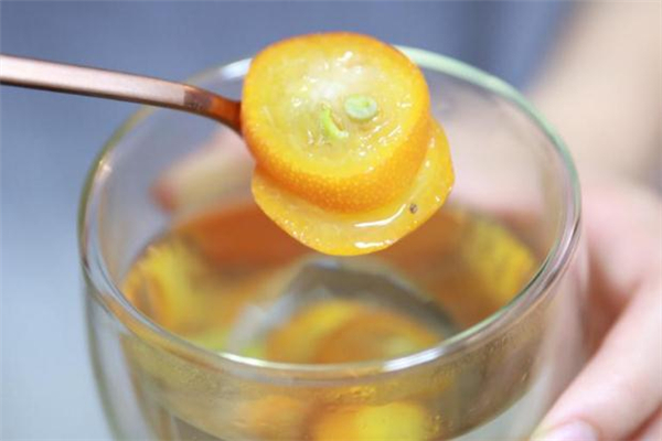 金桔泡水孕婦能喝嗎 孕婦喝金桔泡水的好處 金桔泡水孕婦能喝嗎 孕婦喝金桔泡水的好處