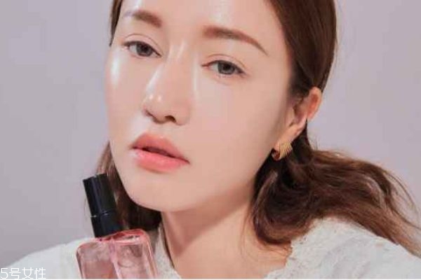 玻尿酸外用有效果嗎 注射玻尿酸和外用玻尿酸區(qū)別 玻尿酸外用有效果嗎 注射玻尿酸和外用玻尿酸區(qū)別