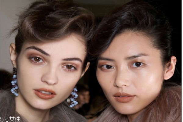 脫發(fā)際線適合什么人 脫發(fā)際線后護(hù)理小貼士 脫發(fā)際線適合什么人 脫發(fā)際線后護(hù)理小貼士