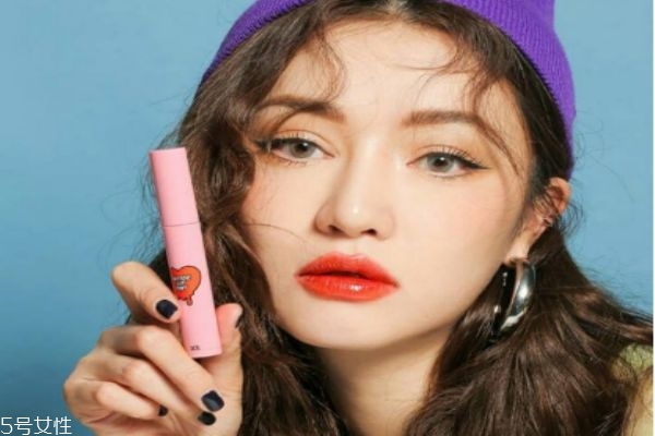 如何選擇護發(fā)精油 如何使用精油護發(fā) 如何選擇護發(fā)精油 如何使用精油護發(fā)