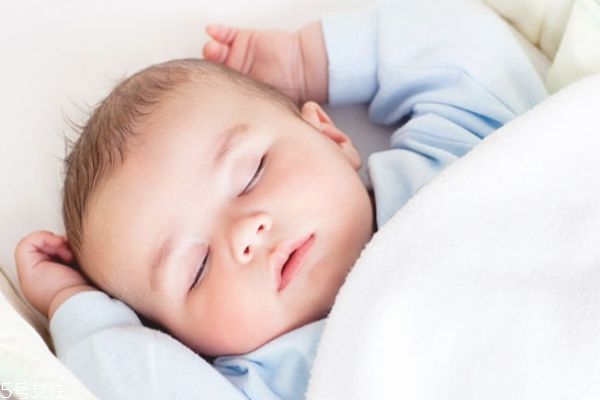 寶寶睡覺晚怎么調(diào)整 如何糾正寶寶晚睡 寶寶睡覺晚怎么調(diào)整 如何糾正寶寶晚睡