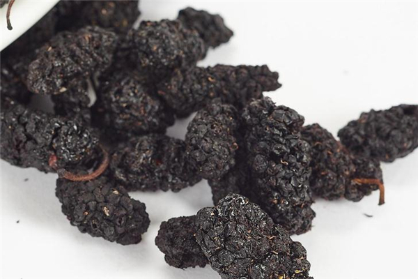 桑葚干泡水適合什么人喝 桑葚干泡水適宜人群 桑葚干泡水適合什么人喝 桑葚干泡水適宜人群