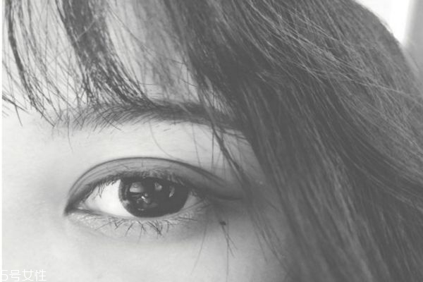 上瞼下垂有遺傳嗎 眼瞼下垂的病因 上瞼下垂有遺傳嗎 眼瞼下垂的病因