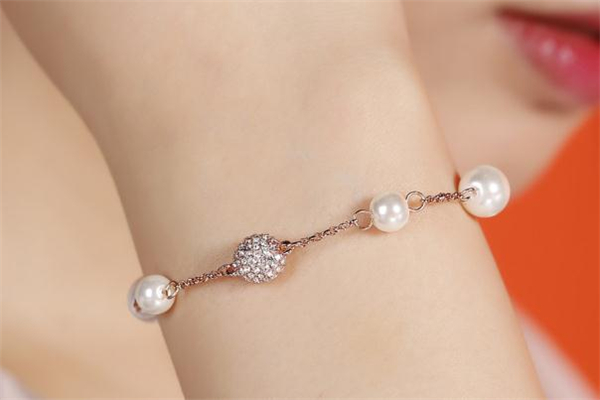 施華洛世奇手鏈容易斷嗎 佩戴要仔細(xì) 施華洛世奇手鏈容易斷嗎 佩戴要仔細(xì)