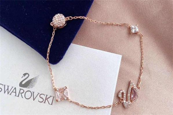 施華洛世奇手鏈扣怎么打開 施華洛世奇手鏈打不開怎么辦 施華洛世奇手鏈扣怎么打開 施華洛世奇手鏈打不開怎么辦