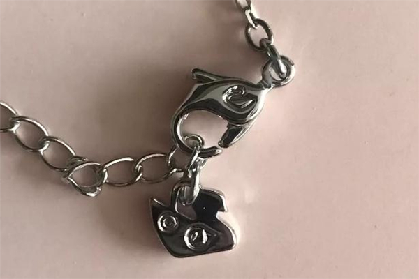 施華洛世奇手鏈真假鑒別 施華洛世奇手鏈真假對(duì)比 施華洛世奇手鏈真假鑒別 施華洛世奇手鏈真假對(duì)比