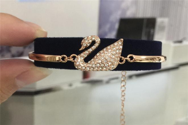 施華洛世奇手鏈真假鑒別 施華洛世奇手鏈真假對(duì)比 施華洛世奇手鏈真假鑒別 施華洛世奇手鏈真假對(duì)比