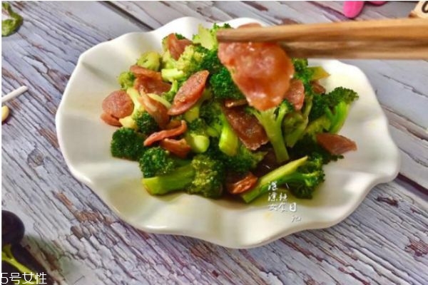 臘腸燒西蘭花怎么做 臘腸炒西蘭花的做法 臘腸燒西蘭花怎么做 臘腸炒西蘭花的做法
