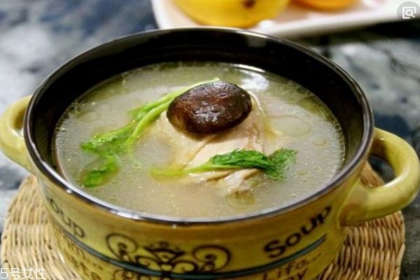 香菇燉雞湯怎么做 香菇燉雞湯的做法 香菇燉雞湯怎么做 香菇燉雞湯的做法