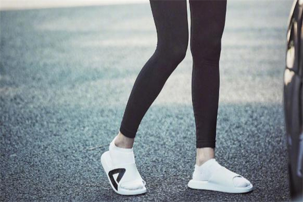 匹克態(tài)極拖鞋偏碼嗎 態(tài)極拖鞋尺碼選擇 匹克態(tài)極拖鞋偏碼嗎 態(tài)極拖鞋尺碼選擇