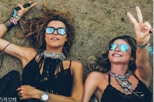 豐胸適合多大年齡 豐胸能維持多長(zhǎng)時(shí)間 豐胸適合多大年齡 豐胸能維持多長(zhǎng)時(shí)間