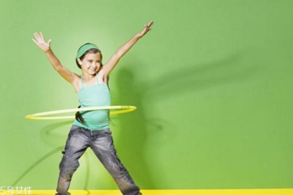 每天轉(zhuǎn)呼啦圈多長(zhǎng)時(shí)間能減肥 如何轉(zhuǎn)呼啦圈減肥