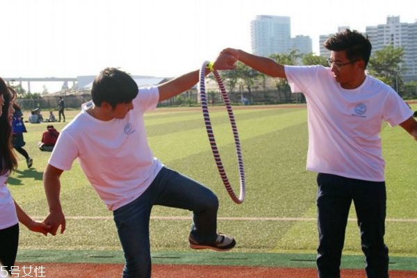 呼啦圈幾斤重的合適 怎樣轉(zhuǎn)呼啦圈不掉下來 呼啦圈幾斤重的合適 怎樣轉(zhuǎn)呼啦圈不掉下來