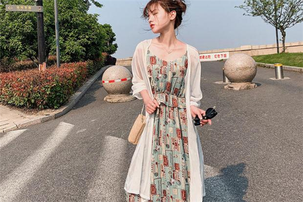 吊帶裙搭配什么外套好看 防曬必備單品 吊帶裙搭配什么外套好看 防曬必備單品