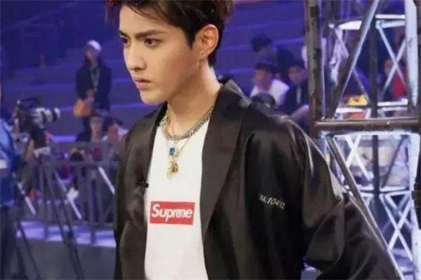 supreme領標真假對比 supreme領標有哪幾種 supreme領標真假對比 supreme領標有哪幾種