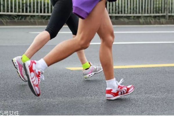 久坐和久站哪個傷害大 久坐屁股大怎么減 久坐和久站哪個傷害大 久坐屁股大怎么減