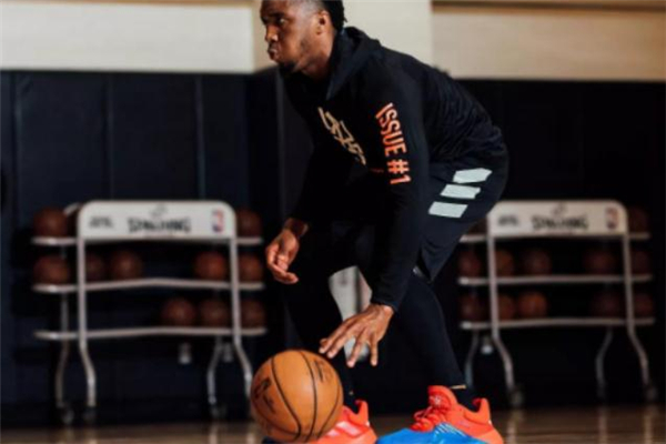 阿迪達(dá)斯米切爾1代偏碼嗎 米切爾簽名鞋偏大嗎 阿迪達(dá)斯米切爾1代偏碼嗎 米切爾簽名鞋偏大嗎