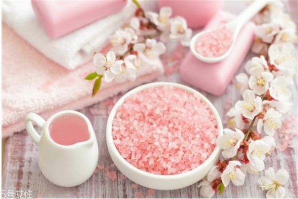 浴鹽哪個(gè)牌子好 推薦幾款好用的浴鹽 浴鹽哪個(gè)牌子好 推薦幾款好用的浴鹽