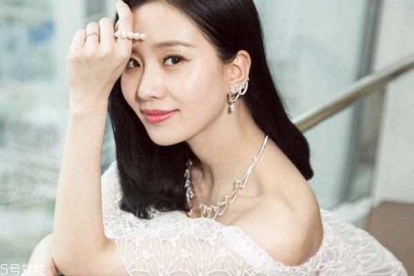 頸紋和胖有關(guān)系嗎 瘦了是不是頸紋就會沒 頸紋和胖有關(guān)系嗎 瘦了是不是頸紋就會沒