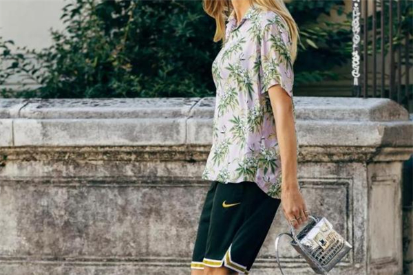 復(fù)古短袖襯衫怎么搭配 復(fù)古印花襯衫搭配指南 復(fù)古短袖襯衫怎么搭配 復(fù)古印花襯衫搭配指南