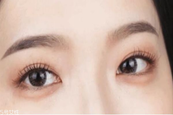 眼部打底膏有必要嗎 眼部打底膏的作用 眼部打底膏有必要嗎 眼部打底膏的作用