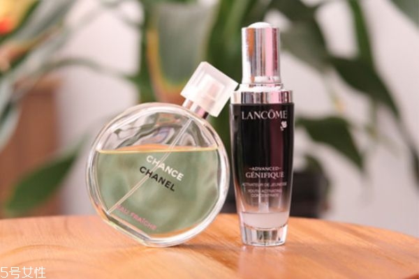 女士噴香水的正確方法 香水持久小妙招 女士噴香水的正確方法 香水持久小妙招