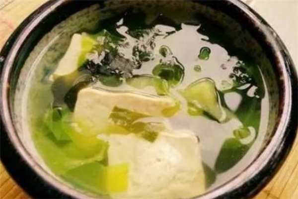 裙帶菜豆腐湯的做法 裙帶菜豆腐湯怎么做好吃 裙帶菜豆腐湯的做法 裙帶菜豆腐湯怎么做好吃