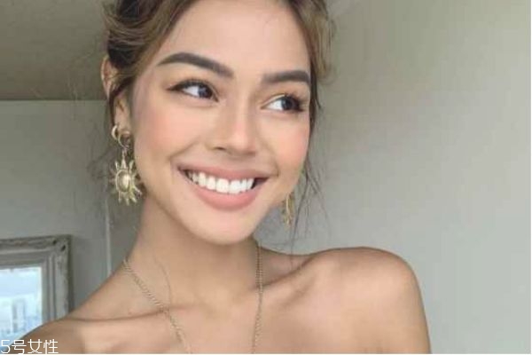 頸部皮膚松弛的原因 頸部皮膚松弛解決辦法 頸部皮膚松弛的原因 頸部皮膚松弛解決辦法