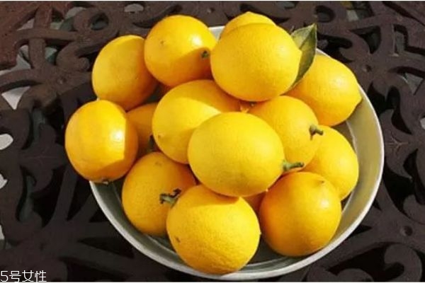 檸檬水怎么做 長期喝檸檬水有什么好處和壞處