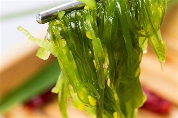 裙帶菜涼拌需要焯水嗎 裙帶菜涼拌要不要用水燙一下