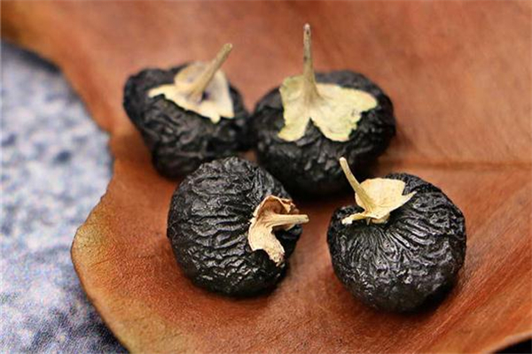 黑枸杞泡酒每次喝多少 黑枸杞泡酒能天天喝嗎 黑枸杞泡酒每次喝多少 黑枸杞泡酒能天天喝嗎