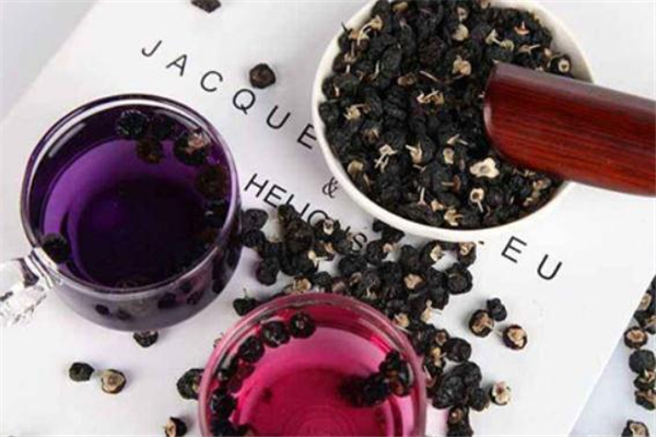 黑枸杞泡酒每次喝多少 黑枸杞泡酒能天天喝嗎 黑枸杞泡酒每次喝多少 黑枸杞泡酒能天天喝嗎