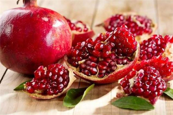 石榴籽泡酒喝了壯陽(yáng)嗎 石榴籽泡酒制作方法 石榴籽泡酒喝了壯陽(yáng)嗎 石榴籽泡酒制作方法