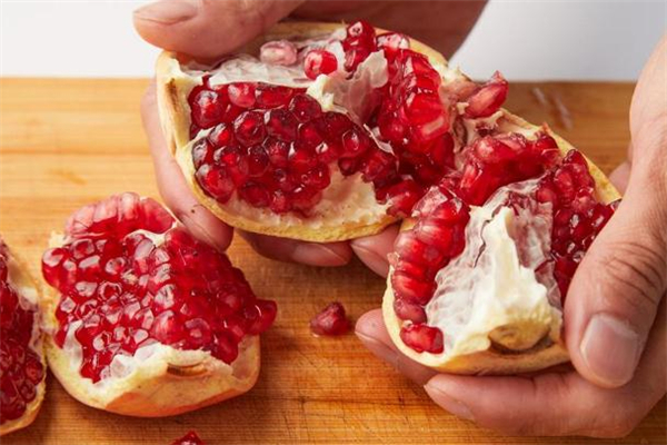 石榴籽泡酒喝了壯陽(yáng)嗎 石榴籽泡酒制作方法 石榴籽泡酒喝了壯陽(yáng)嗎 石榴籽泡酒制作方法