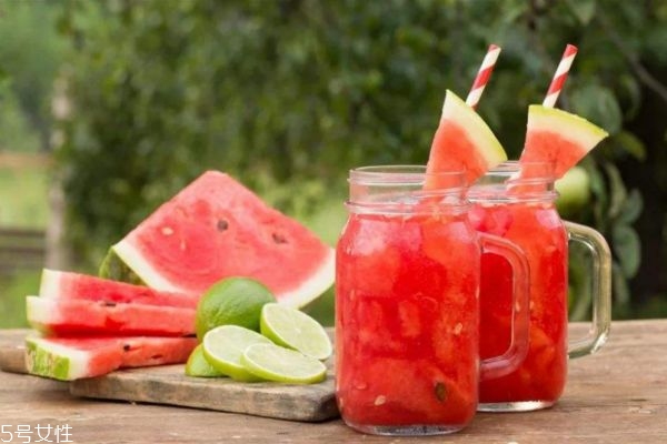 減肥可以喝西瓜汁嗎 喝西瓜汁的注意事項 減肥可以喝西瓜汁嗎 喝西瓜汁的注意事項