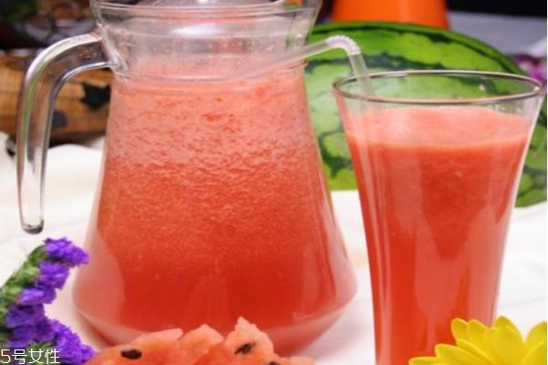 減肥可以喝西瓜汁嗎 喝西瓜汁的注意事項 減肥可以喝西瓜汁嗎 喝西瓜汁的注意事項