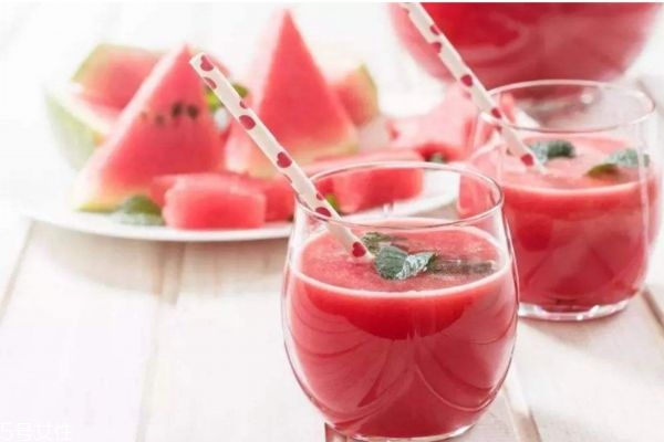 減肥可以喝西瓜汁嗎 喝西瓜汁的注意事項 減肥可以喝西瓜汁嗎 喝西瓜汁的注意事項